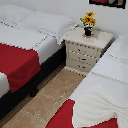 Hostal Villa Del Rio Las Brisas Villavieja Bagian luar foto