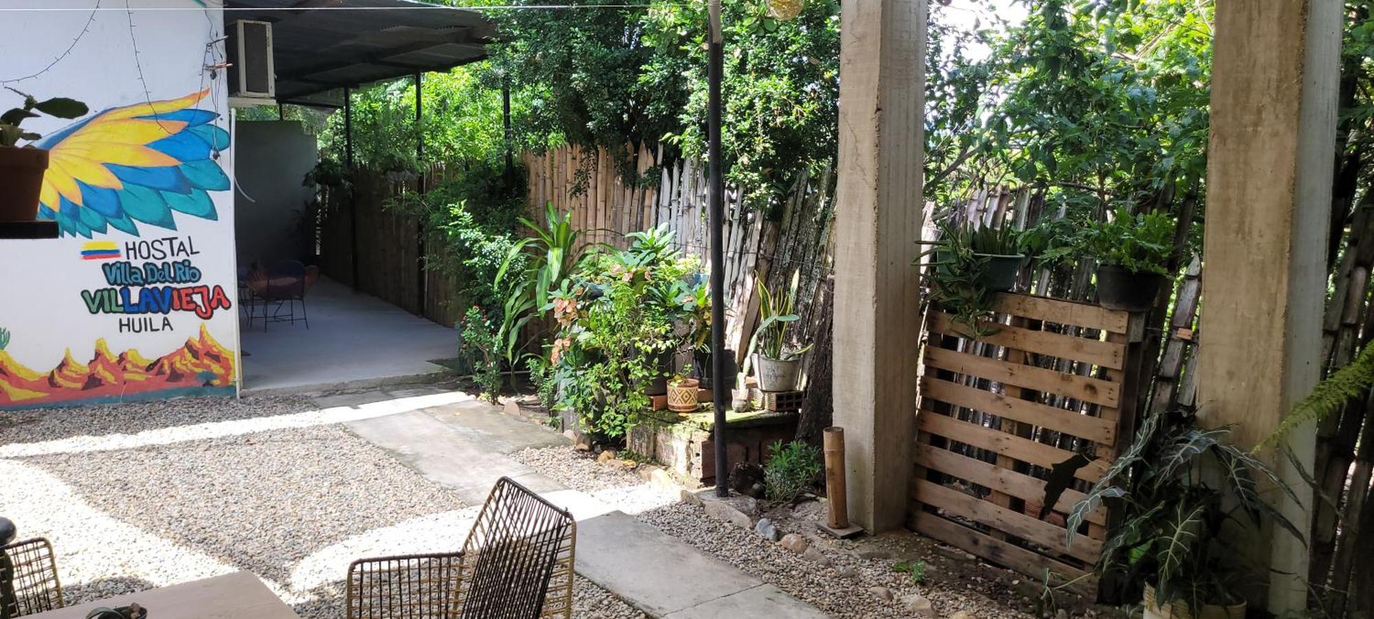 Hostal Villa Del Rio Las Brisas Villavieja Bagian luar foto