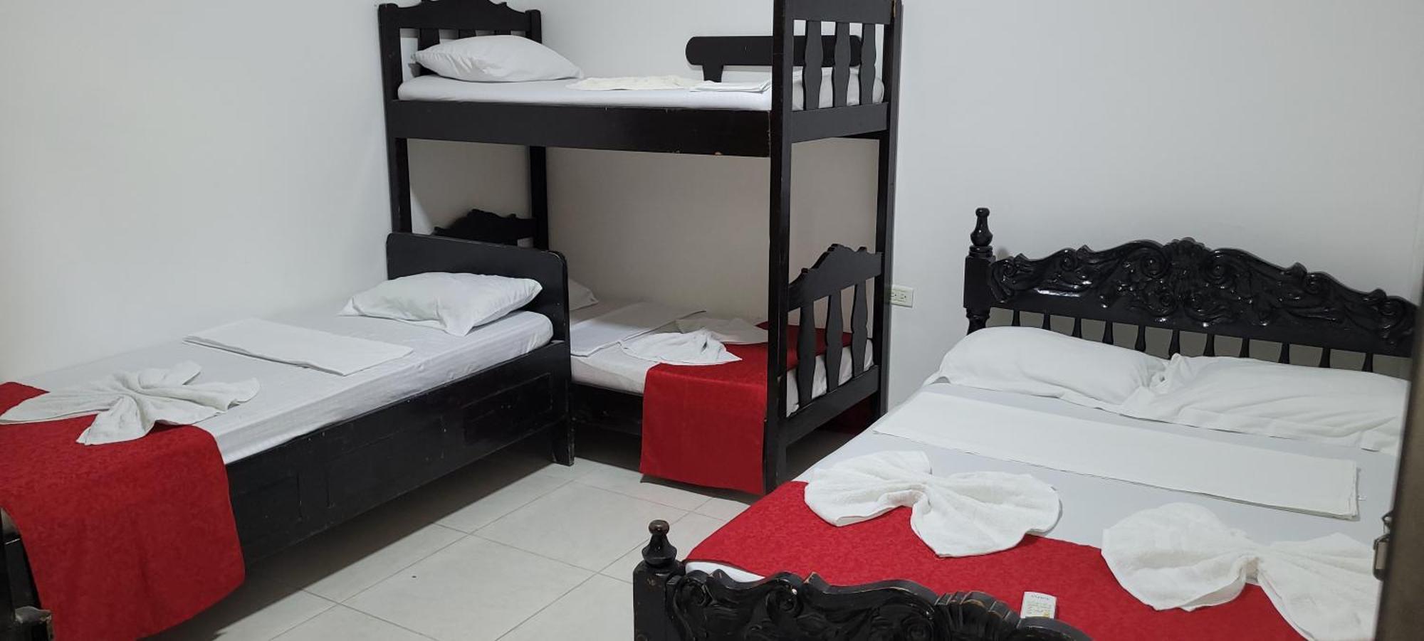 Hostal Villa Del Rio Las Brisas Villavieja Bagian luar foto