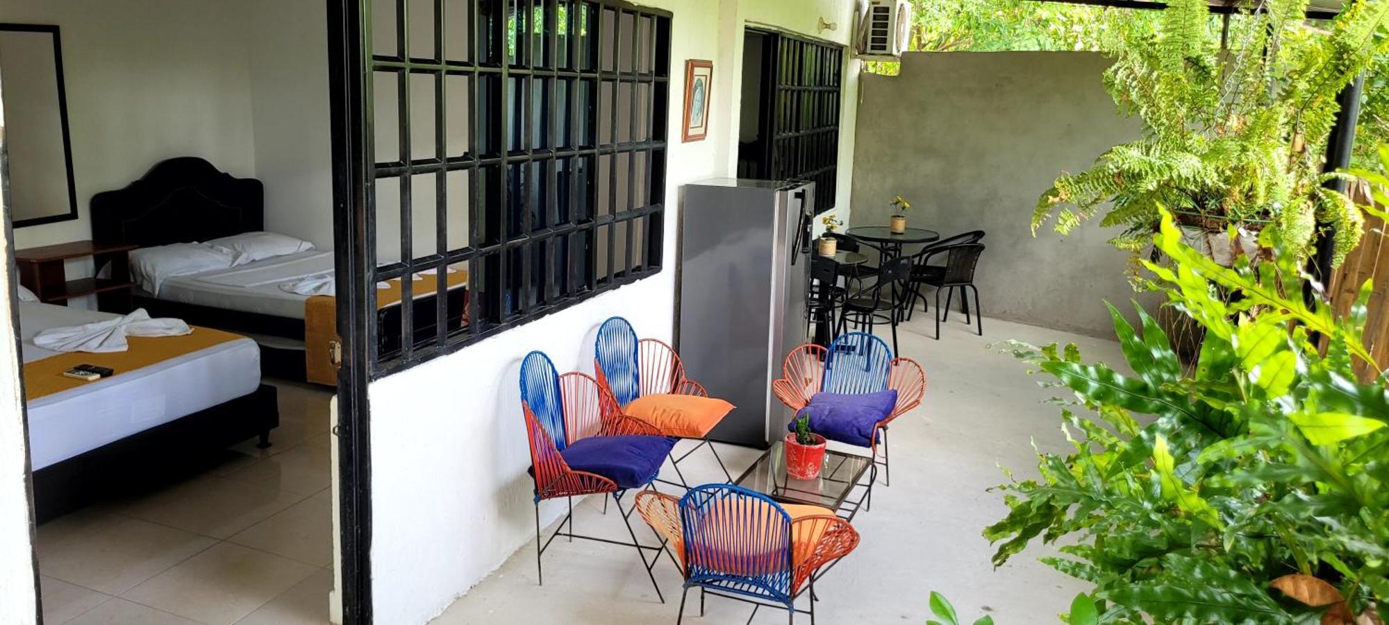 Hostal Villa Del Rio Las Brisas Villavieja Bagian luar foto