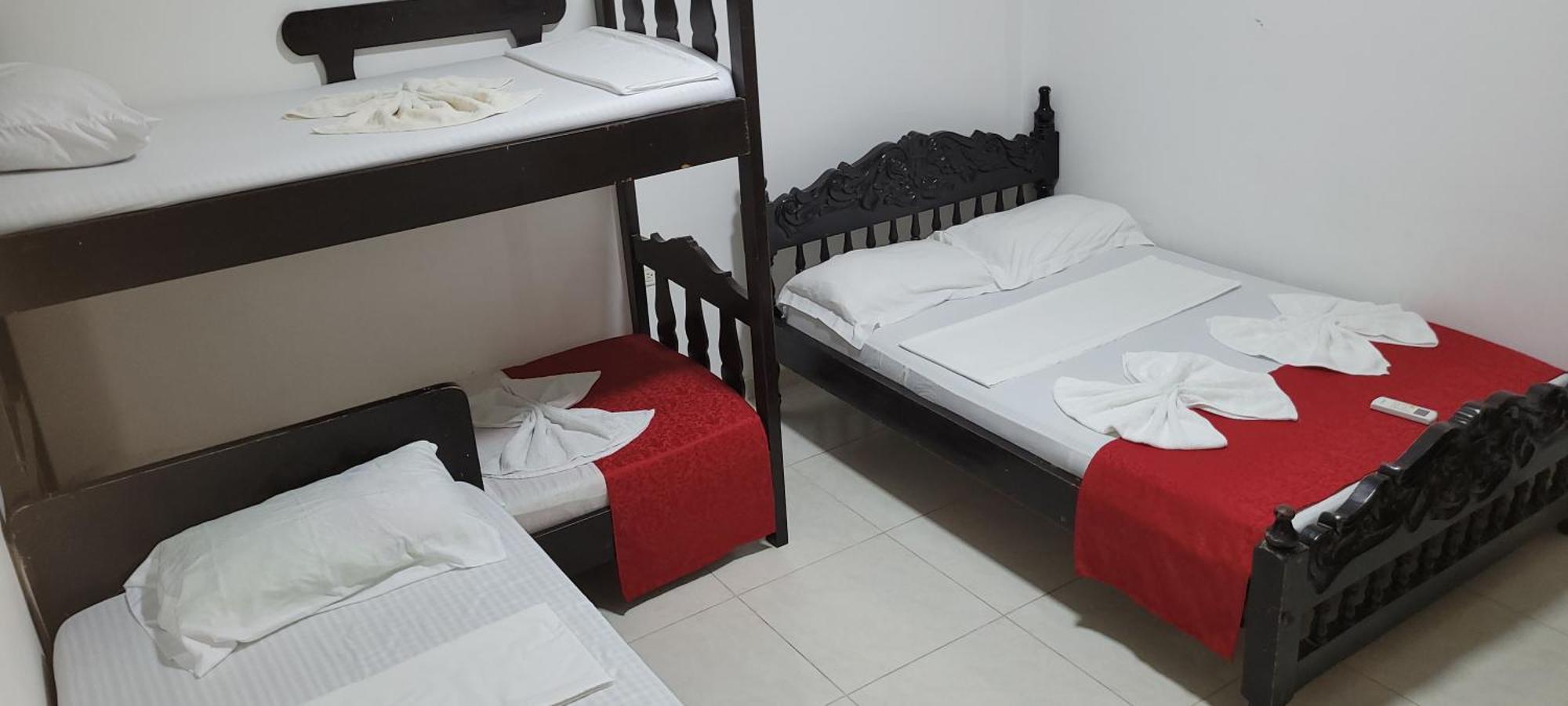 Hostal Villa Del Rio Las Brisas Villavieja Bagian luar foto