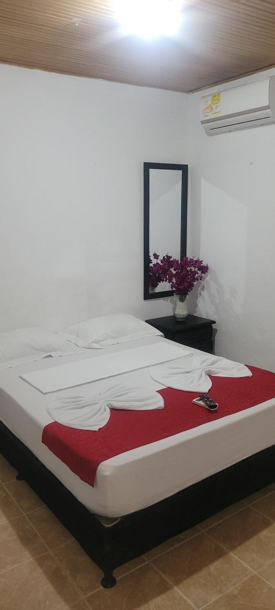 Hostal Villa Del Rio Las Brisas Villavieja Bagian luar foto