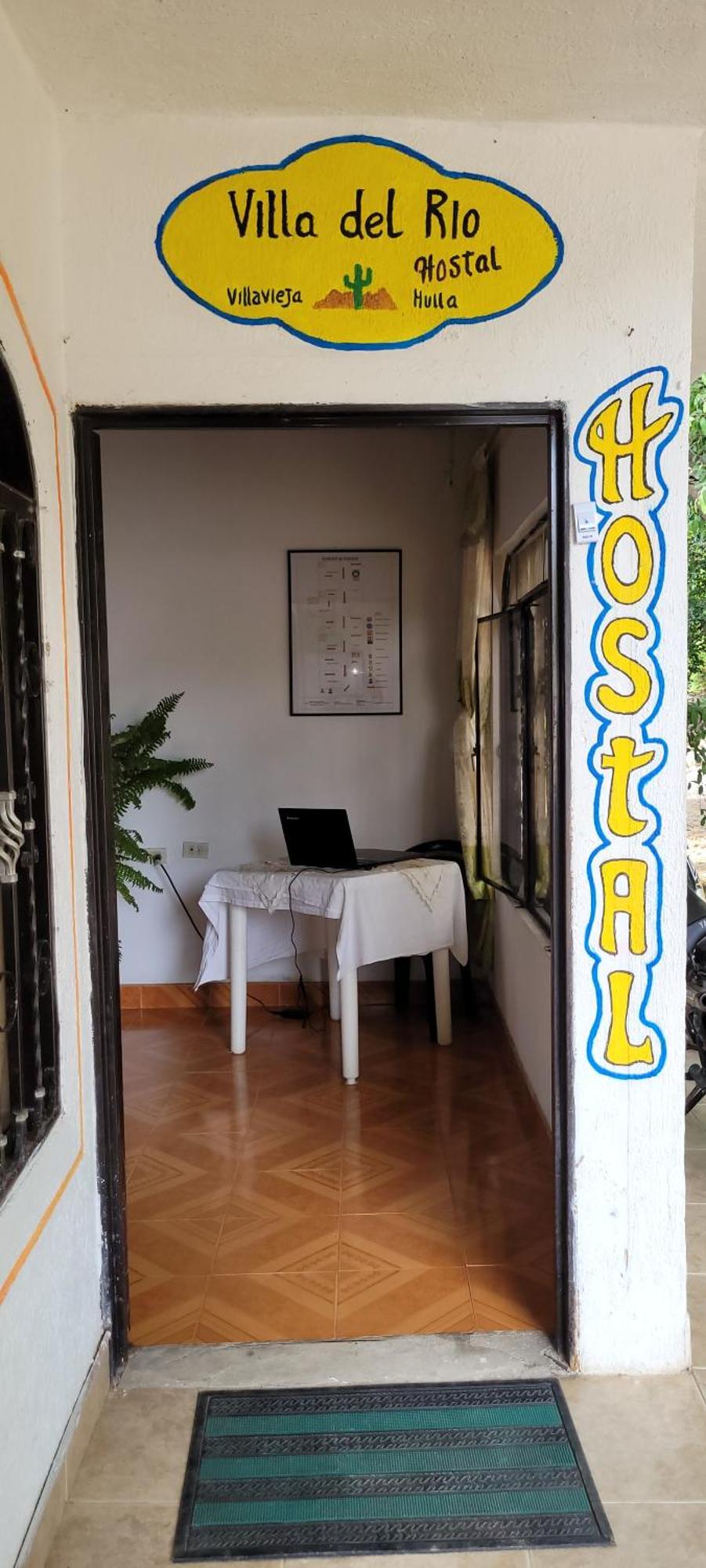 Hostal Villa Del Rio Las Brisas Villavieja Bagian luar foto