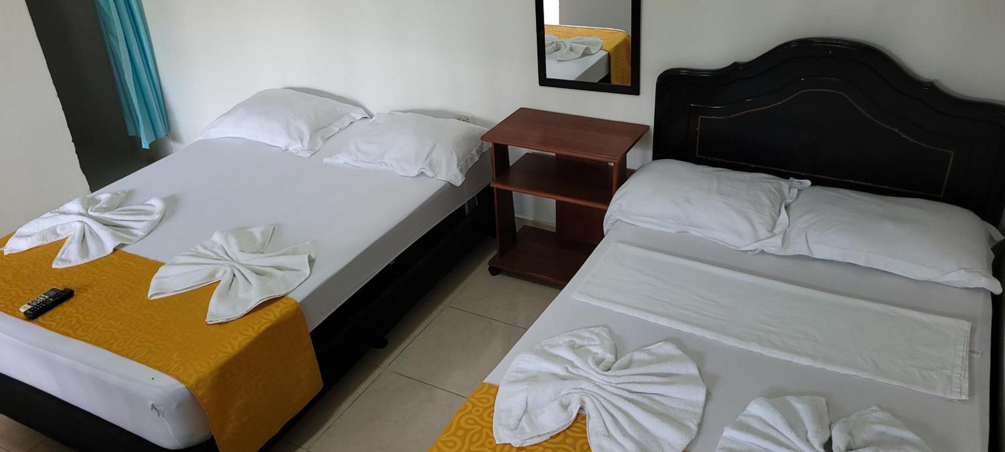 Hostal Villa Del Rio Las Brisas Villavieja Bagian luar foto